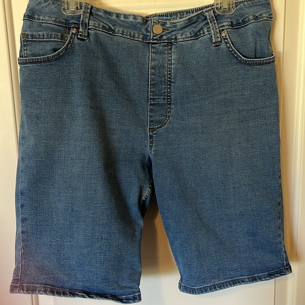 Lee slim fit high rise Bermuda shape illusions pull on stretch jean shorts sz 14